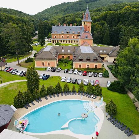Kastelyhotel Sasvar Resort Parádsasvár エクステリア 写真