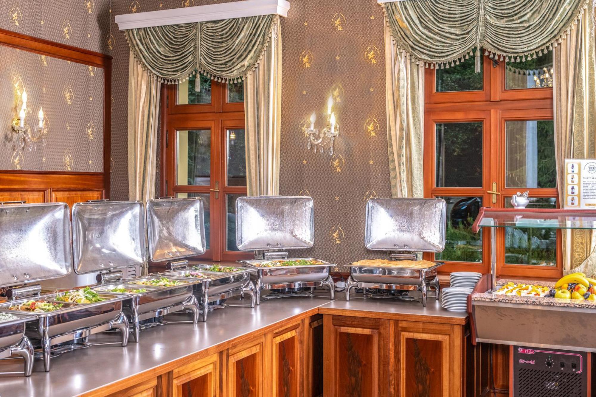 Kastelyhotel Sasvar Resort Parádsasvár エクステリア 写真
