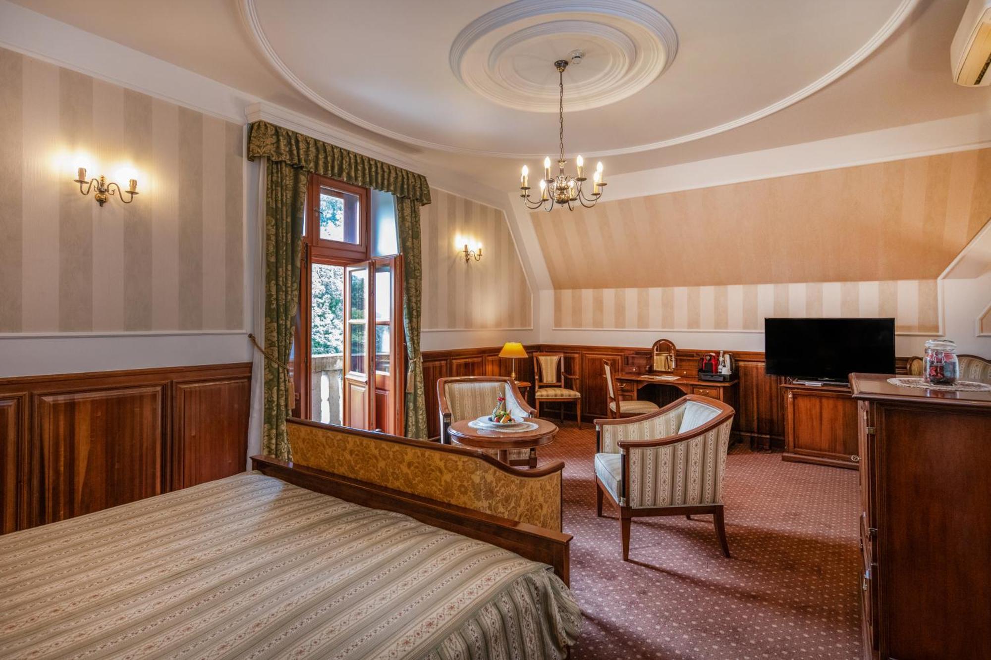 Kastelyhotel Sasvar Resort Parádsasvár エクステリア 写真