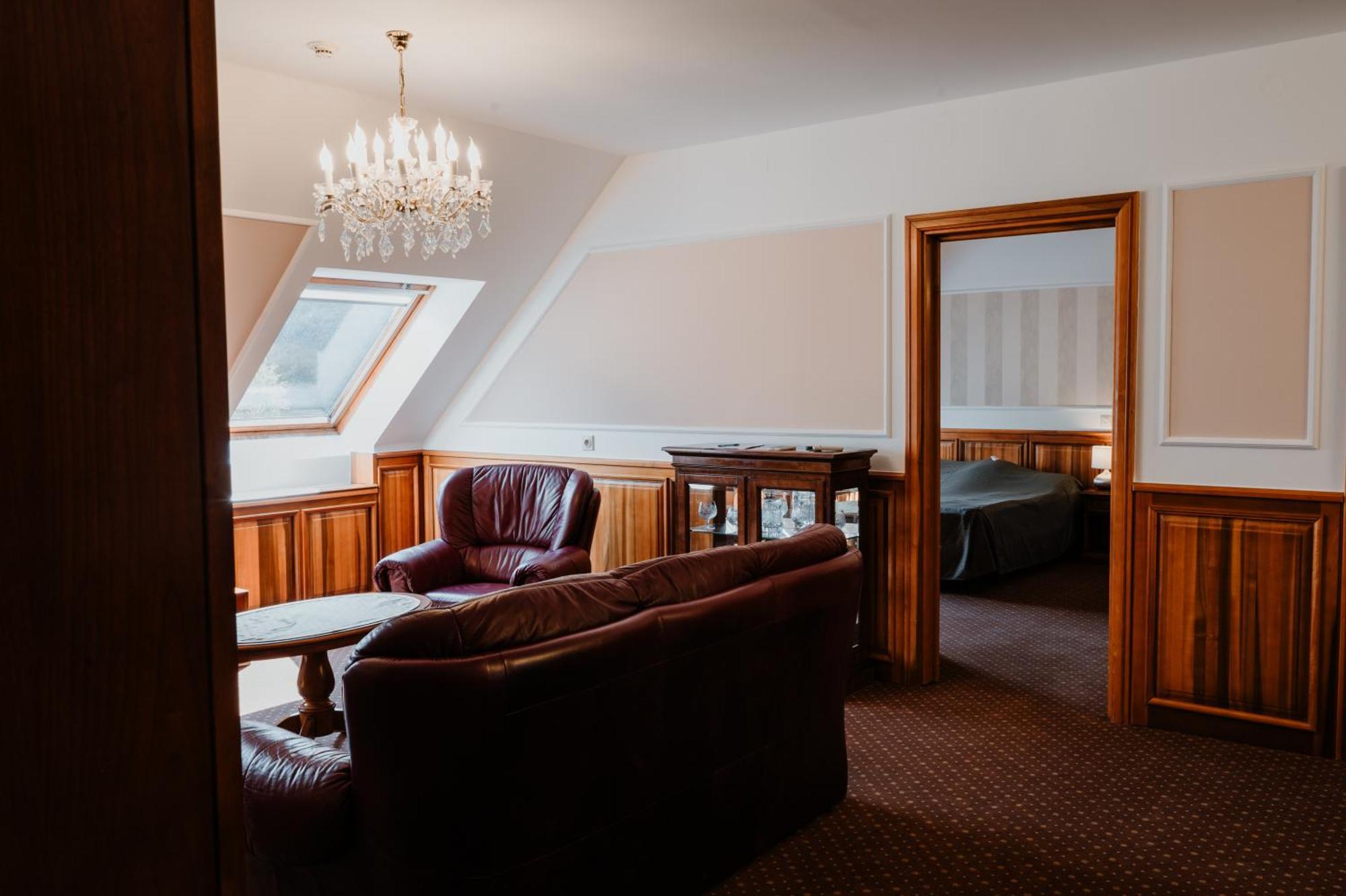 Kastelyhotel Sasvar Resort Parádsasvár エクステリア 写真