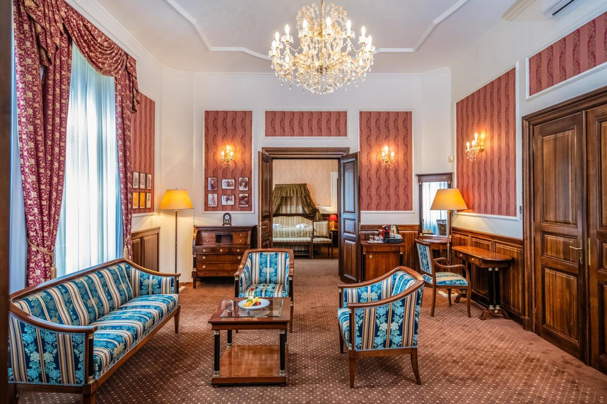 Kastelyhotel Sasvar Resort Parádsasvár エクステリア 写真