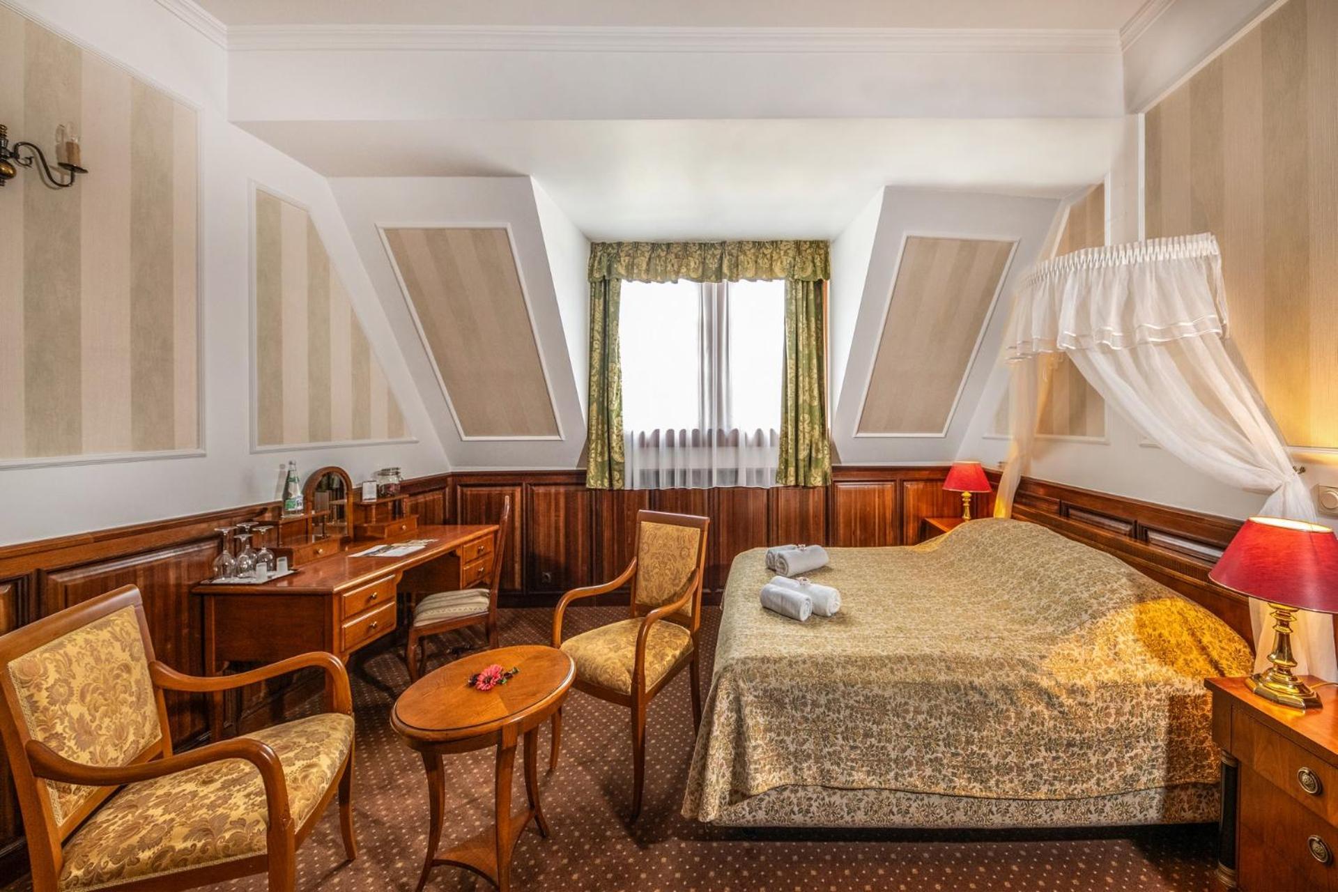Kastelyhotel Sasvar Resort Parádsasvár エクステリア 写真