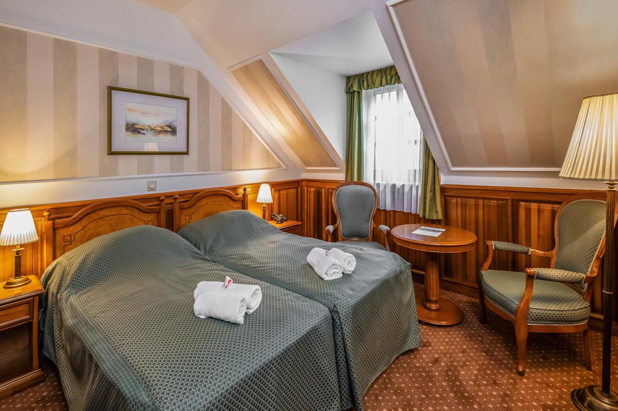 Kastelyhotel Sasvar Resort Parádsasvár エクステリア 写真