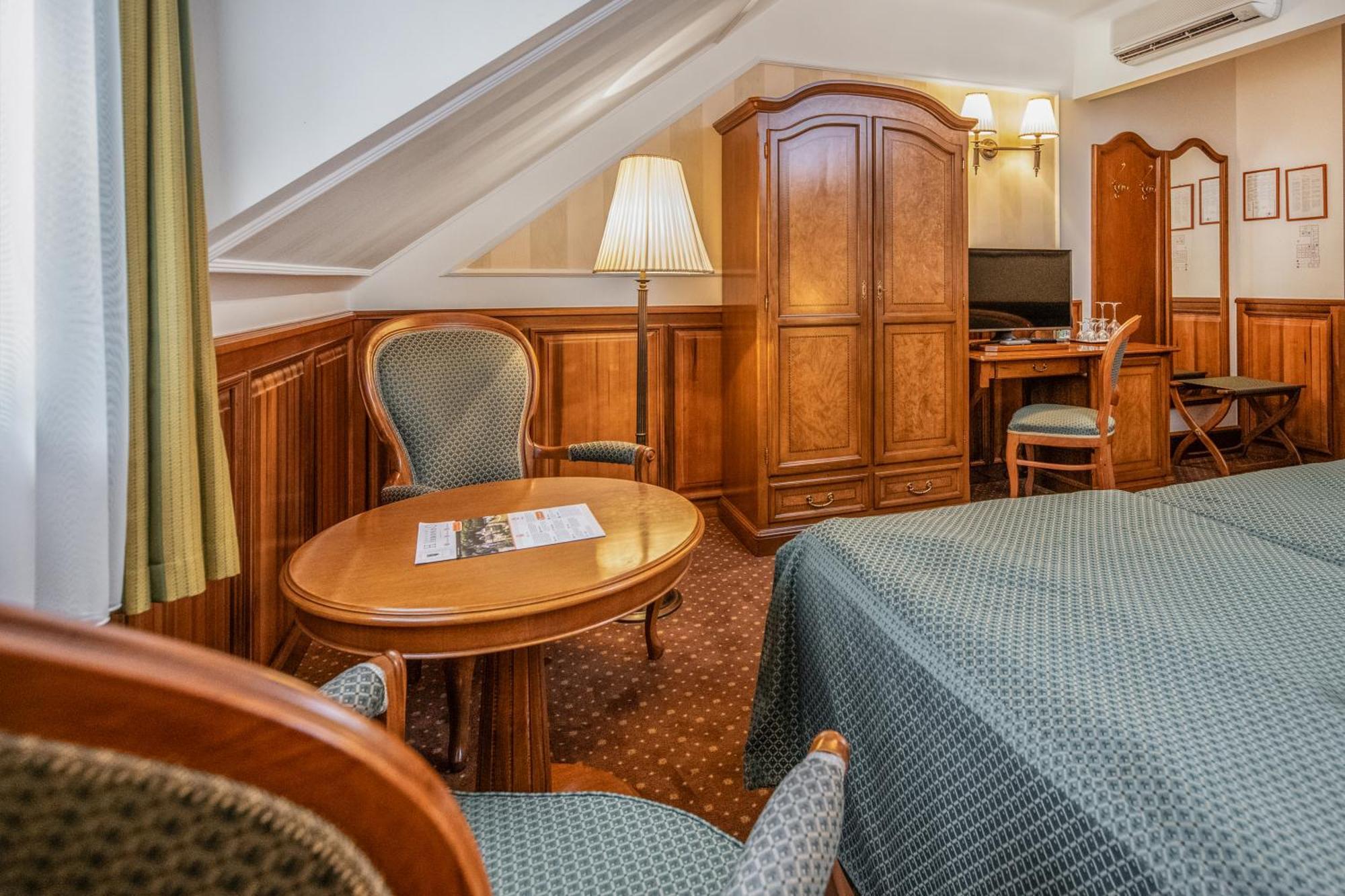 Kastelyhotel Sasvar Resort Parádsasvár エクステリア 写真