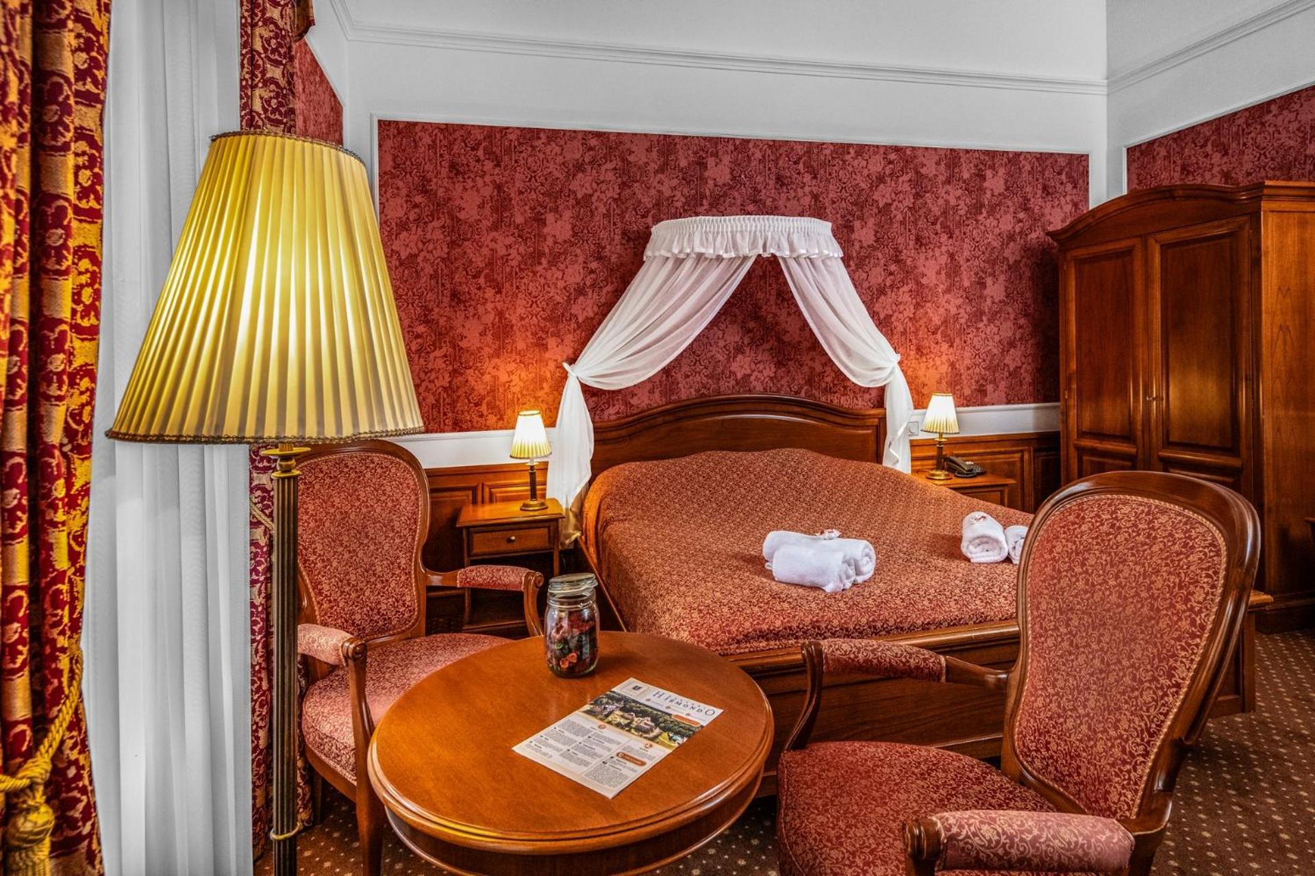 Kastelyhotel Sasvar Resort Parádsasvár エクステリア 写真